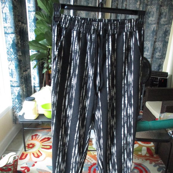 LuLaRoe Pants - LuLaRoe Jax NWOT SMALL Black White Gray Joggers Sweatpants